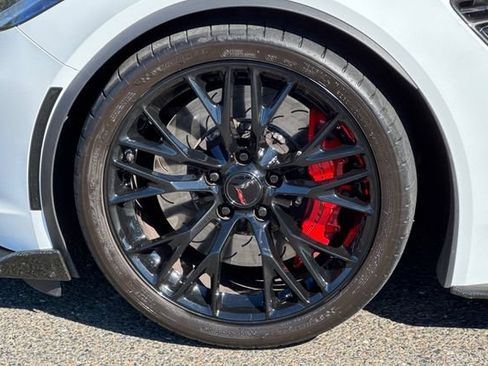 Used 2015 Chevrolet Corvette Z06 w/ 2LZ Preferred Equipment Group RWD image 43