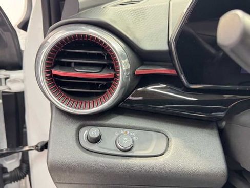 Used 2025 Chevrolet Trax LT w/ Driver Confidence Package image 22