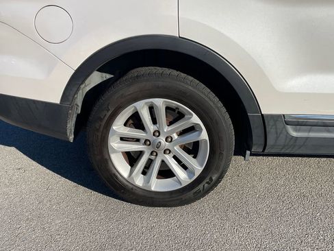 Used 2013 Ford Explorer XLT image 11