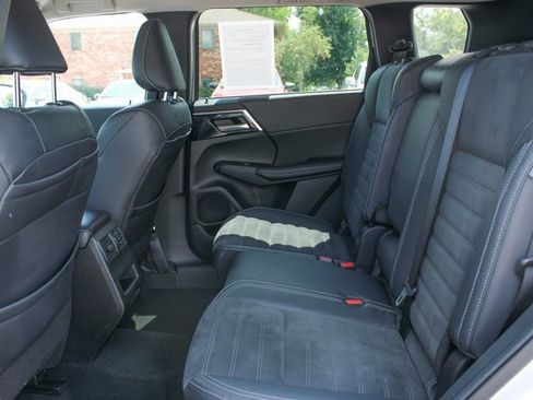 Used 2022 Mitsubishi Outlander SE image 38