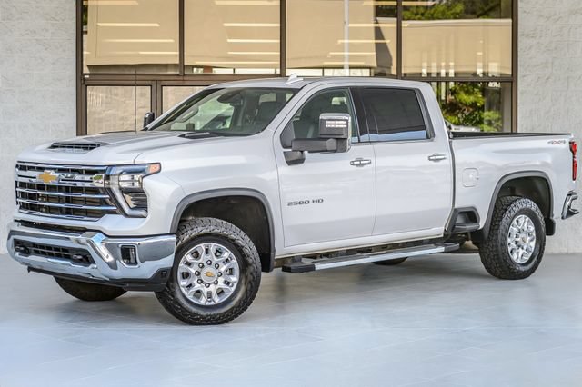 Used 2024 Chevrolet Silverado 2500 LTZ AWD/4WD image 2