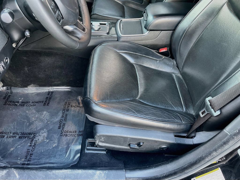 Used 2022 Chrysler 300 Touring L w/ Comfort Group RWD image 18