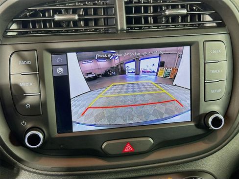 Certified 2025 Kia Soul LX w/ LX Technology Package FWD image 15