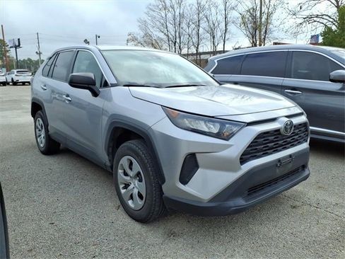 Used 2022 Toyota RAV4 LE image 4