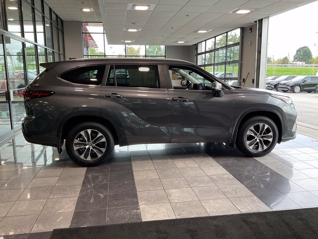 Certified 2025 Toyota Highlander XLE AWD/4WD image 6