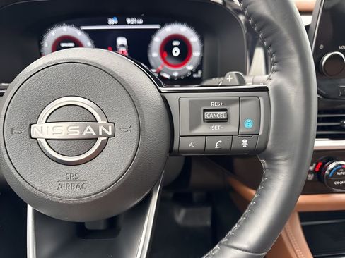 Used 2024 Nissan Pathfinder Platinum image 18