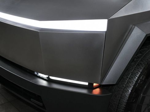Used 2025 Tesla Cybertruck AWD Crew Cab image 76