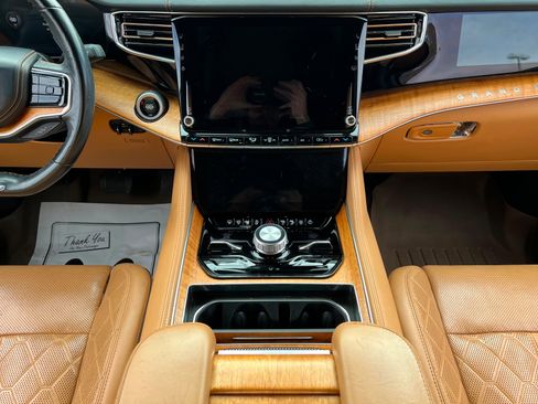 Used 2022 Jeep Grand Wagoneer Series III w/ HD Trailer Tow Package image 13