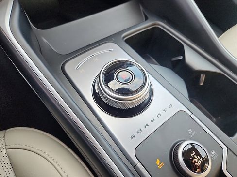 Used 2023 Kia Sorento EX image 15