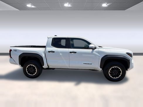 Used 2025 Toyota Tacoma TRD Off-Road AWD/4WD image 7