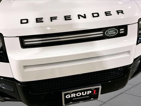 Used 2025 Land Rover Defender 110 V8 AWD/4WD image 31