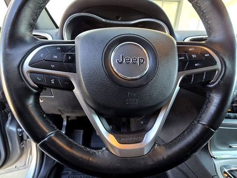 Used 2021 Jeep Grand Cherokee Laredo image 13