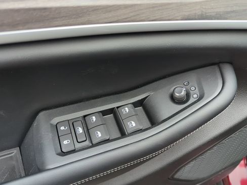 New 2026 Jeep Grand Cherokee Altitude AWD/4WD image 37
