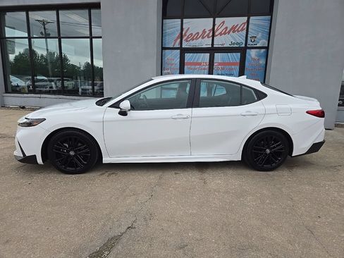 Used 2025 Toyota Camry SE FWD image 5
