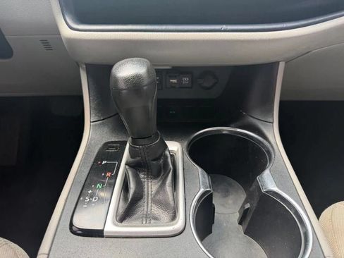 Used 2019 Toyota Highlander LE FWD image 17