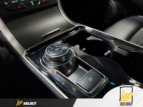 Used 2020 Ford Edge ST-Line w/ Cold Weather Package FWD image 19