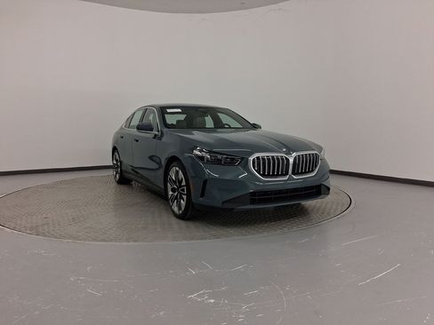 Used 2025 BMW 530i image 7