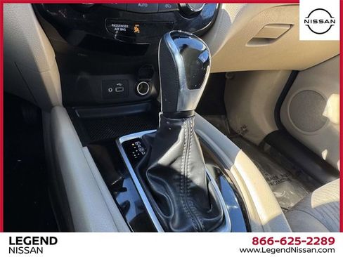 Used 2020 Nissan Rogue SV image 27