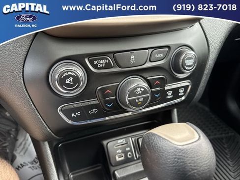 Used 2016 Jeep Cherokee 75th Anniversary image 29