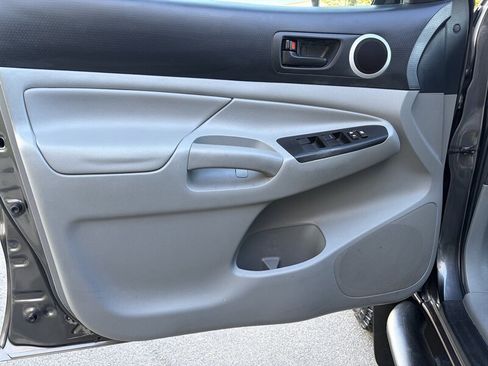 Used 2013 Toyota Tacoma PreRunner w/ TRD Sport Pkg image 13