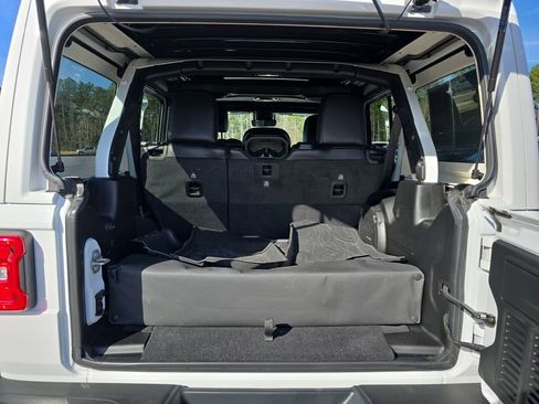 Used 2023 Jeep Wrangler Unlimited Rubicon 392 image 16