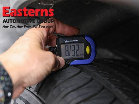 Used 2021 Jeep Grand Cherokee Laredo AWD/4WD image 29