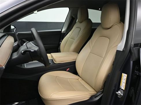 Used 2021 Tesla Model Y Long Range image 9