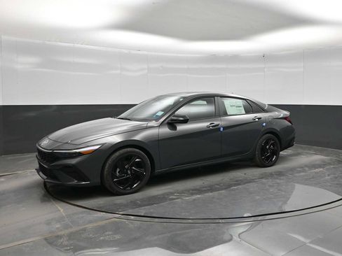 New 2026 Hyundai Elantra SEL Sport FWD image 4