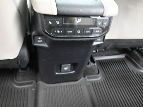 Used 2024 Toyota Grand Highlander AWD image 14