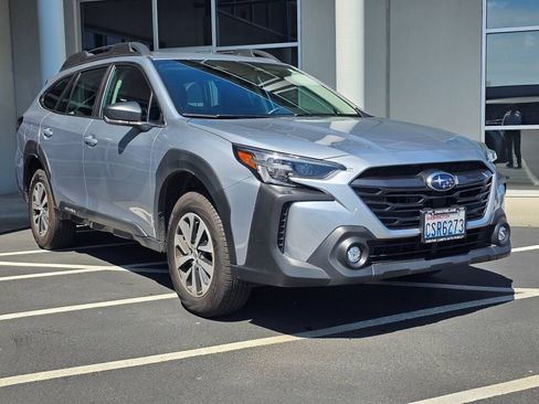 Used 2025 Subaru Outback AWD/4WD image 7