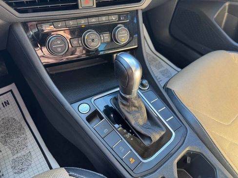 Used 2019 Volkswagen Jetta SEL Premium image 18
