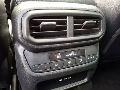 Used 2025 Honda Pilot Touring image 11