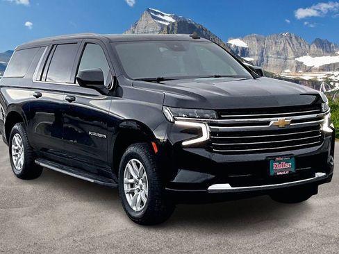 Used 2024 Chevrolet Suburban LT image 12