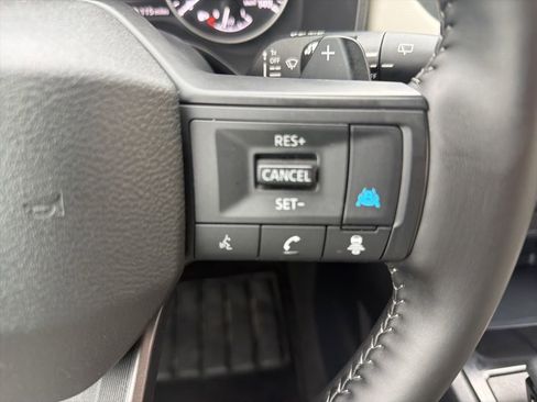 Used 2025 Nissan Rogue SV FWD image 23