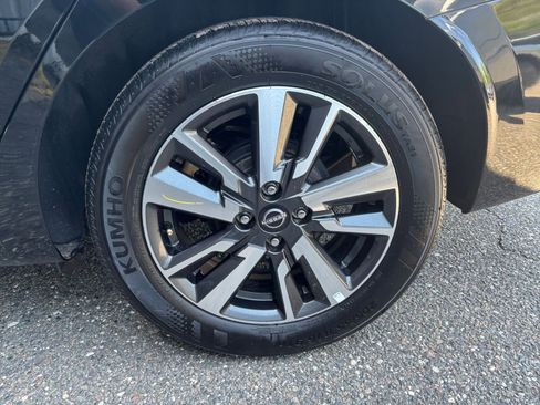 Used 2025 Nissan Versa SV image 28