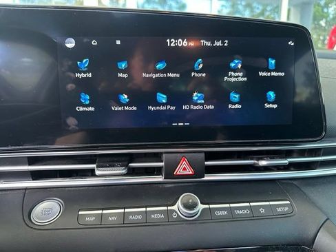 Used 2023 Hyundai Elantra Limited FWD image 18