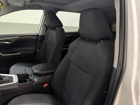 Used 2024 Toyota RAV4 XLE w/ Convenience Package FWD image 14