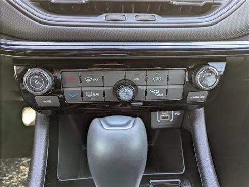 New 2026 Jeep Compass Latitude image 19