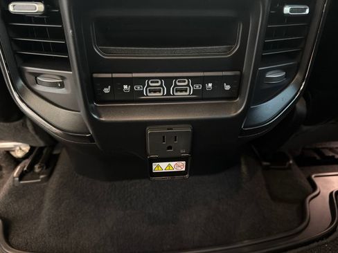 Used 2025 RAM 1500 Limited AWD/4WD image 13