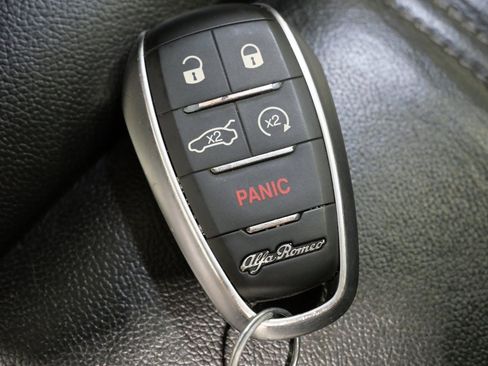 Used 2022 Alfa Romeo Stelvio Ti image 30