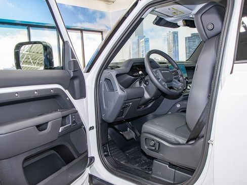 Used 2025 Land Rover Defender 110 S image 13