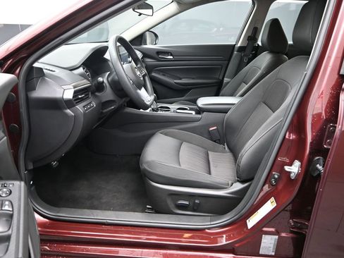 Used 2024 Nissan Altima 2.5 SV image 12