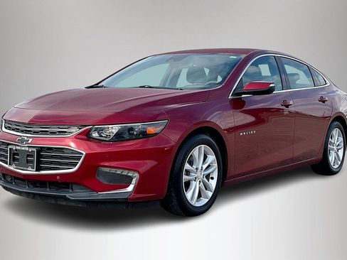 Used 2017 Chevrolet Malibu LT w/ Driver Confidence Package image 2