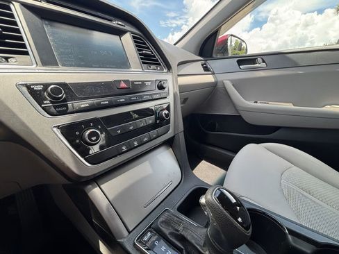 Used 2016 Hyundai Sonata SE FWD image 14