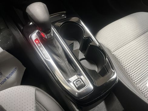 Used 2025 Chevrolet Trax LT w/ LT Convenience Package image 17