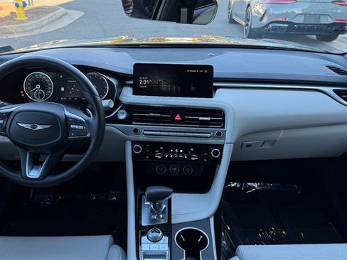 Used 2025 Genesis G70 2.5T image 19