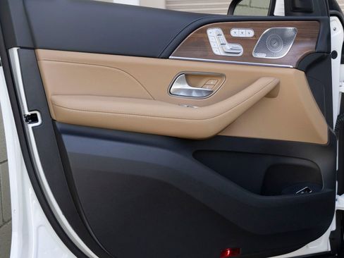 New 2026 Mercedes-Benz GLS 580 4MATIC image 12