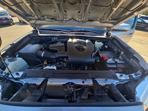 Used 2019 Toyota Tacoma TRD Off-Road image 29