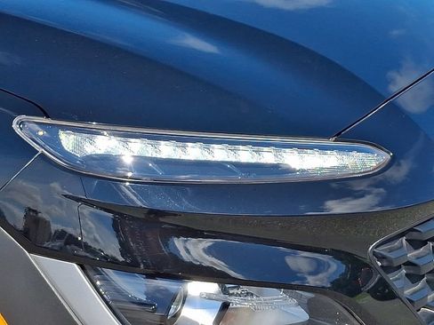 Used 2023 Hyundai Kona SEL AWD/4WD image 9
