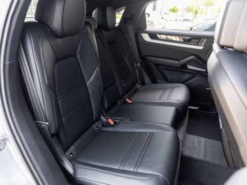 Certified 2025 Porsche Cayenne Coupe image 36